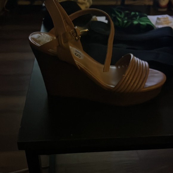 A pair of light brown wedges size 81/2. Perfect fitting strap around the ankle. - Picture 4 of 10